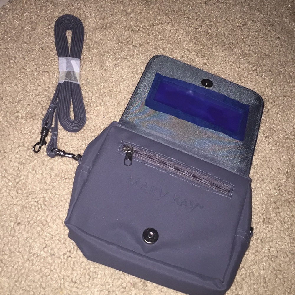 Makeup bag bundle - Picture 2 of 4